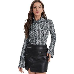 SweatyRocks Women's Snakeskin Print Mock Tunic Bell Sleeve Shirt Side L